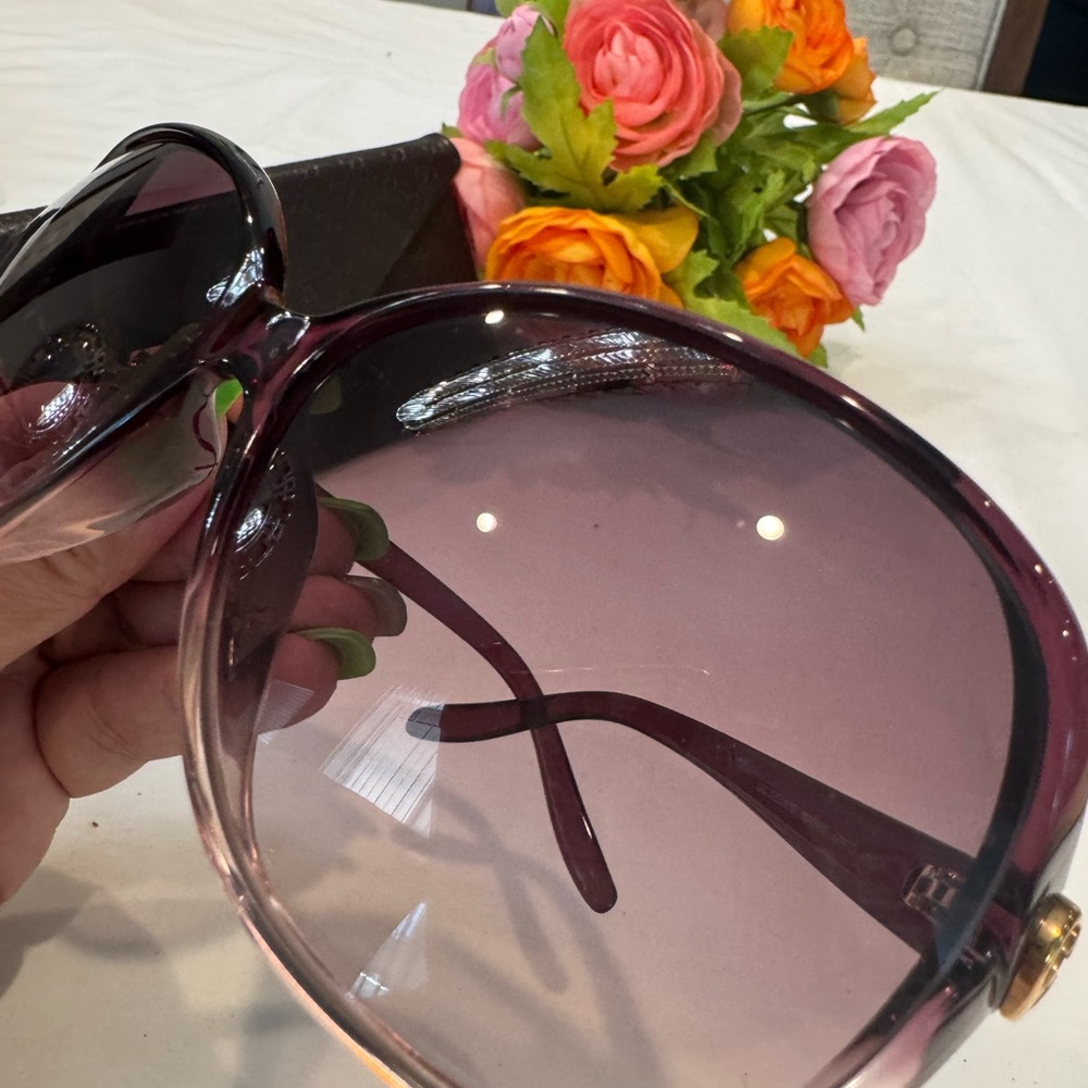 Authentic Gucci Sunglasses with Heart GG logo - Picture 6 of 10